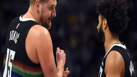 “曼联1-4遭沃特福德逆转，范德贝克立功马奎尔染红离场”