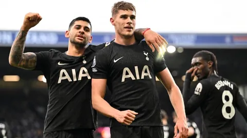 “弗拉格杯激战如火：揭秘‘摆烂利器’，真实力还是戏精？”